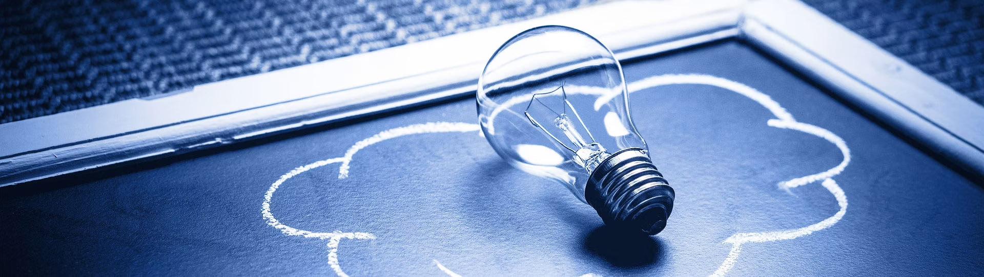 Banner: Glühbirne ein Licht aufgehen